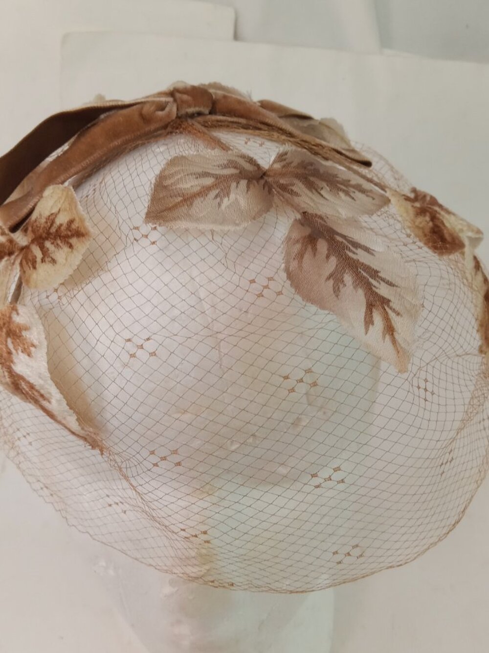Vtg Birdcage Fascinator Hat Brown Ribbon Leaf Applique Mesh Netting Hairpiece